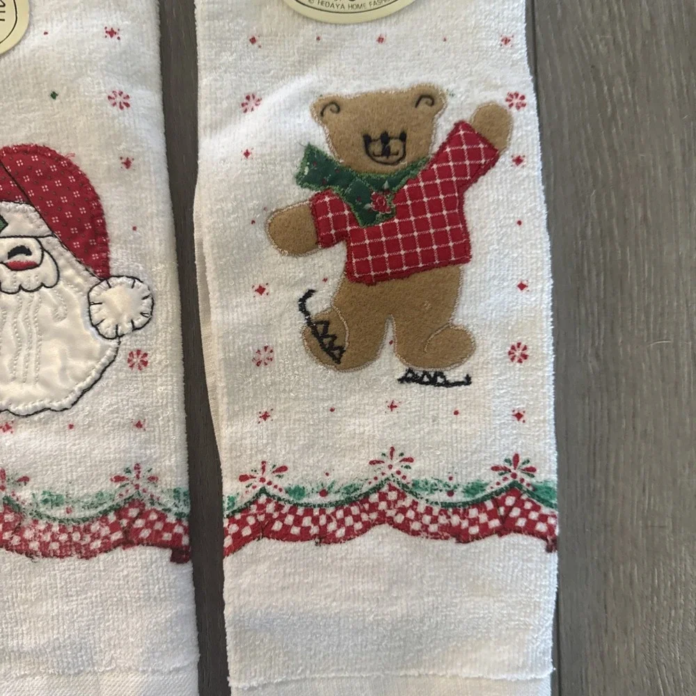 NEW Vintage 2‎ Pack Christmas Hand Towels Embroidery Shop Santa Bear